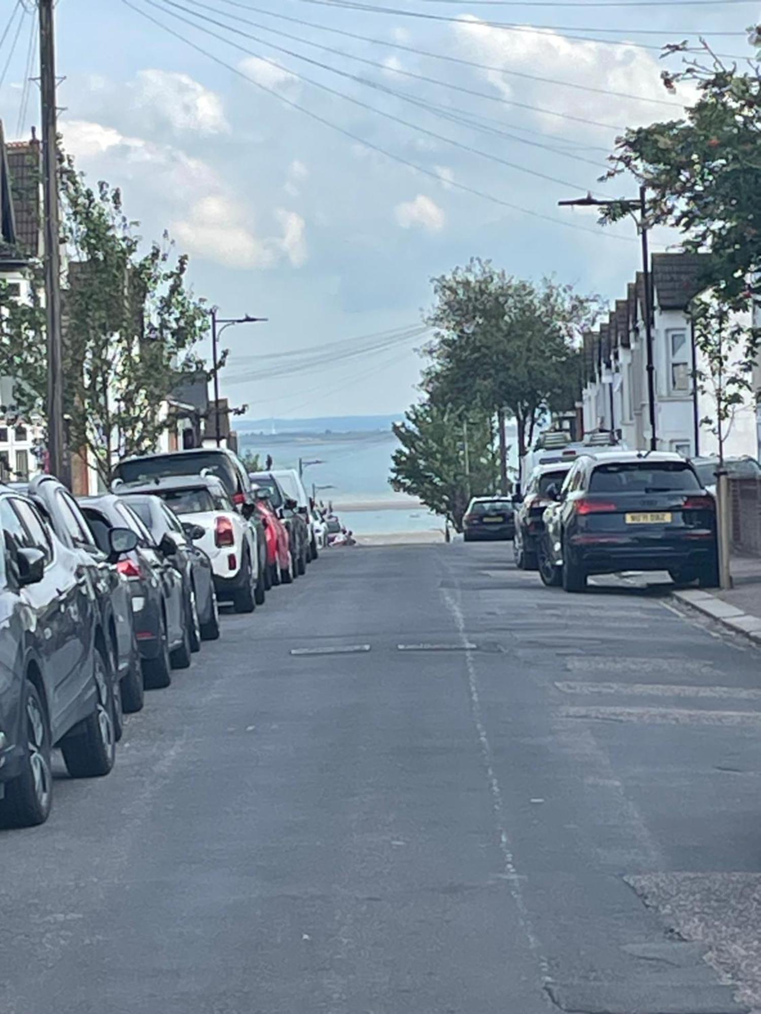 Flat In The Heart Of Leigh On Sea Less Than 2 Miles From The Beach Southend-on-Sea Ngoại thất bức ảnh